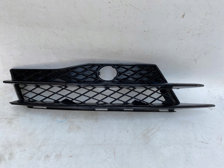 AUDI R8 LIFT 12- Lüftungsgitter Stoßstange rechts vorne 420807682
