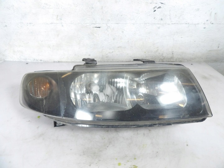 SEAT TOLEDO II REFLEKTOR right 1M1941002B