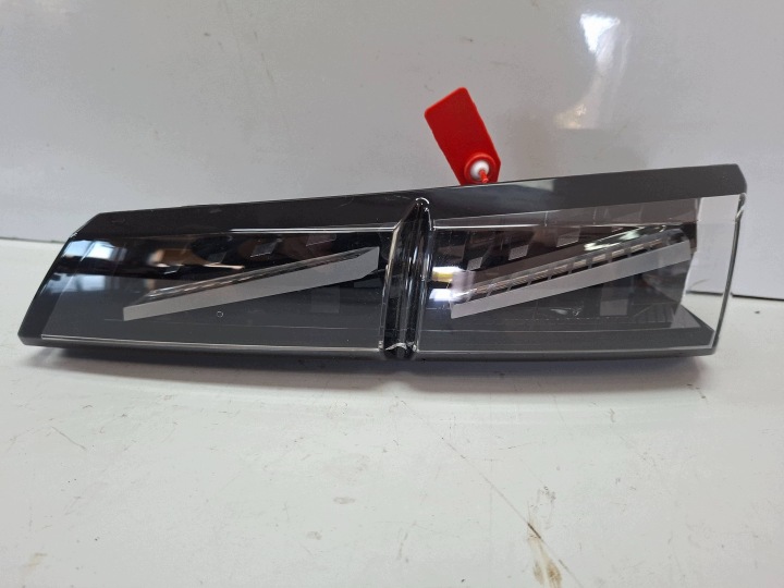 licht hinten rechts für die heckklappe 9835300380 PEUGEOT 308 T10 2021