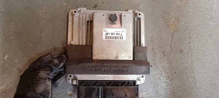 COMPUTER BEDIENTEIL DES MOTORS VW AUDI A5 2.7TDI 8K1907401J 0281015895