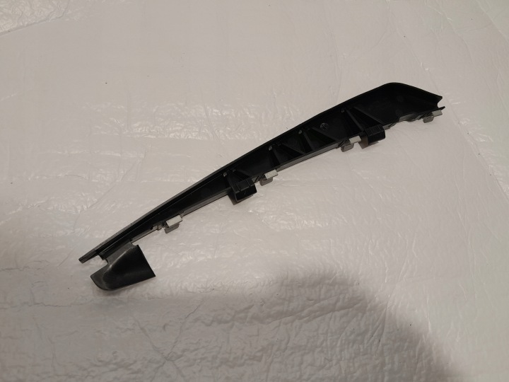 AUDI A4 A5 F5 8W bracket holder USZCZELKI door right rear part 8W8839152