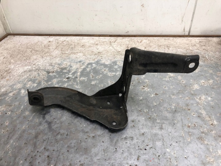 console holder of the intercooler left AUDI A6 C6 4F0145813F