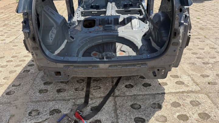 KIA SPORTAGE IV 2WD Supporto LAMIERATO POSTERIORE posteriore SCIANA pavimento PORTELLONE COFANO POSTERIORE Coppa 15-21