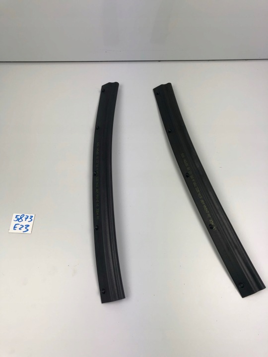 Joint du capot VW TOURAN 5TA 5TA823709A