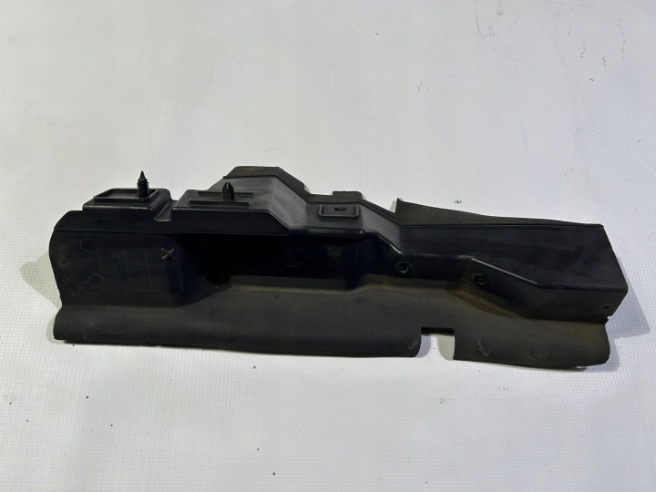 intake drain air duct air line right Ford Mustang 2010-2012