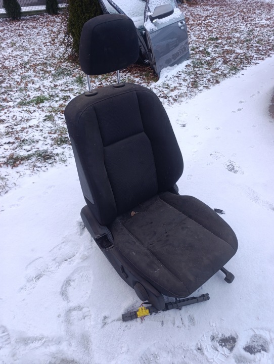 Sitz des Beifahrers rechts MERCEDES W204 AIRBACK C KLASA MATERIAL elektrisch