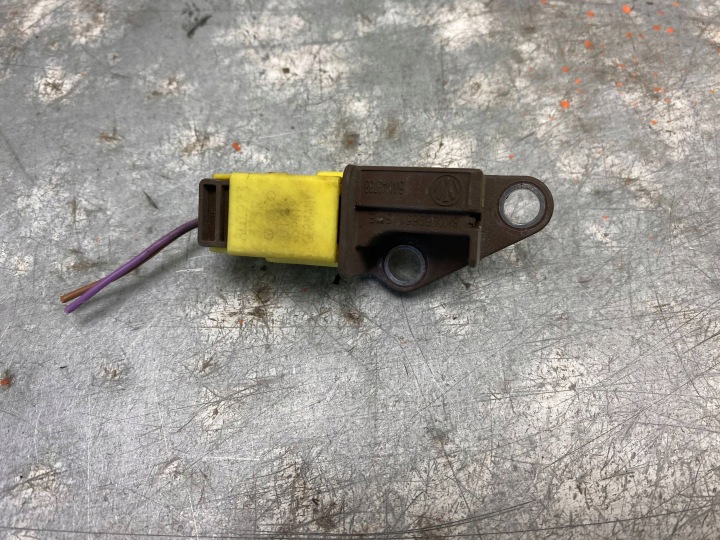 AUDI A4 B8 A5 Q5 Crashsensor Drucksensor vorne 8K0959651