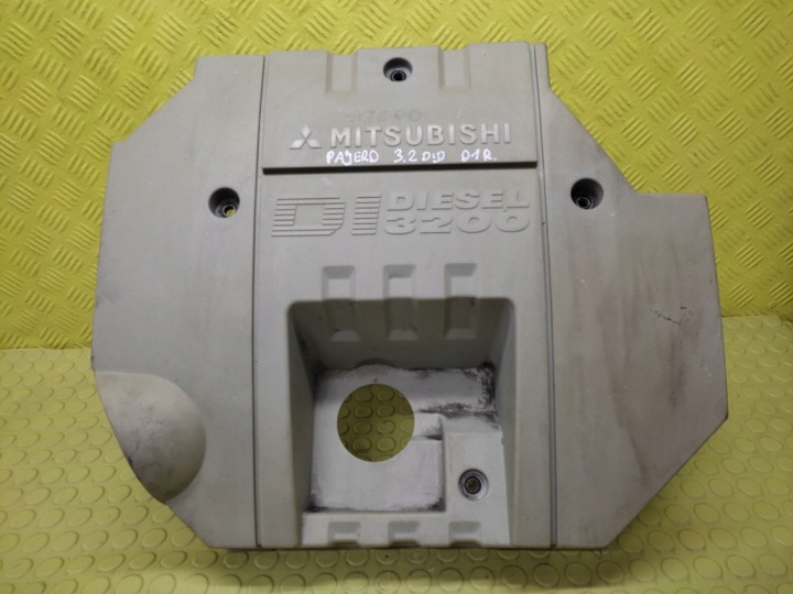 MITSUBISHI PAJERO 3 copertura GREMBIALINA Motore ME190559