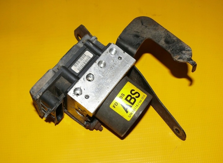 pump ABS ESP HYUNDAI I30 1.6 16V 126KM G4FC DOHC 58920-2L300 0265231956