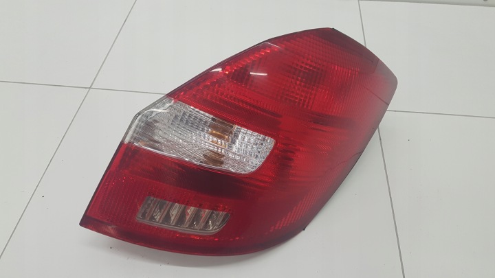 Feux phare Droit Arrière LIFT SKODA FABIA 2 5J6945112A