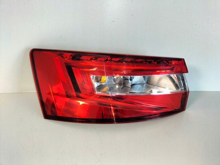 Feux phare Arrière Arrière Gauche SKODA SUPERB 3 III 15-19 Berline