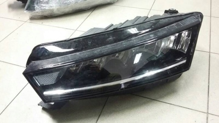 REFLEKTOR links SKODA OCTAVIA IV 19- 5E4941015 OK!