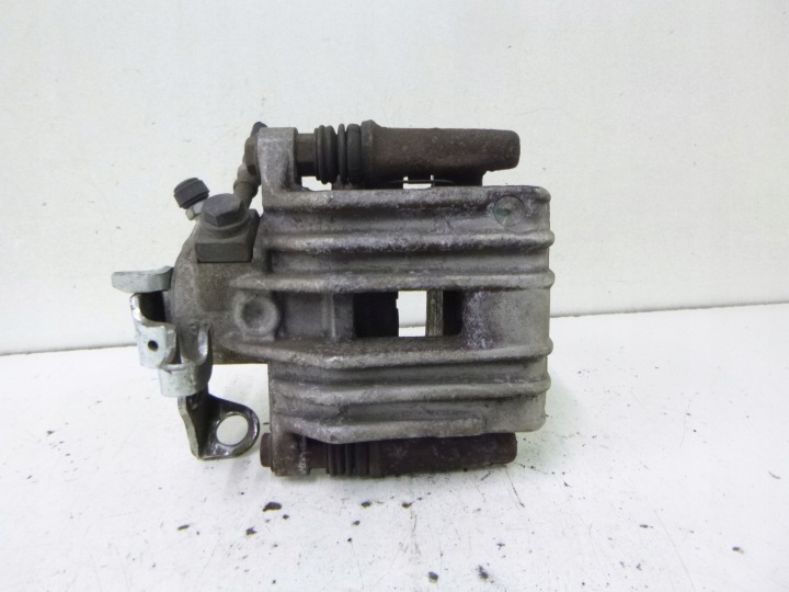 BREMSSATTEL BREMSE SATTEL BREMS- HECK VOLKSWAGEN GOLF IV 1.6 01R.