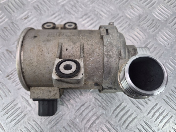 BMW 3 F30 F80 320i water pump 7604027 N20B20A