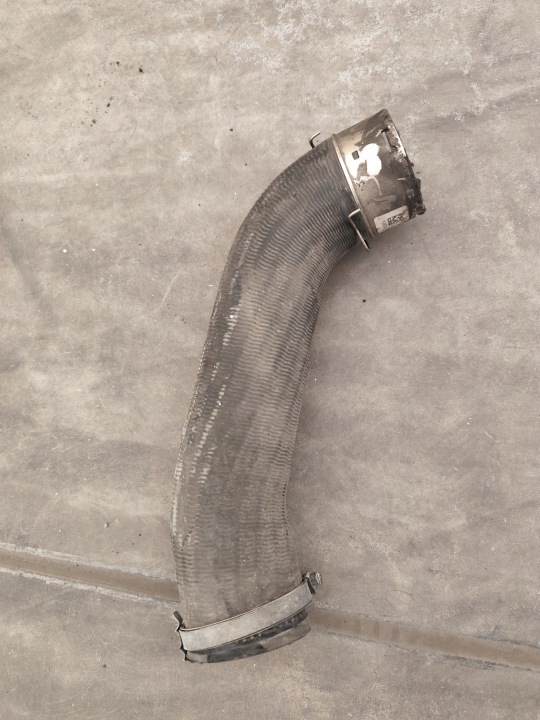 VOLVO V60 LIFT hose wiring of the intercooler