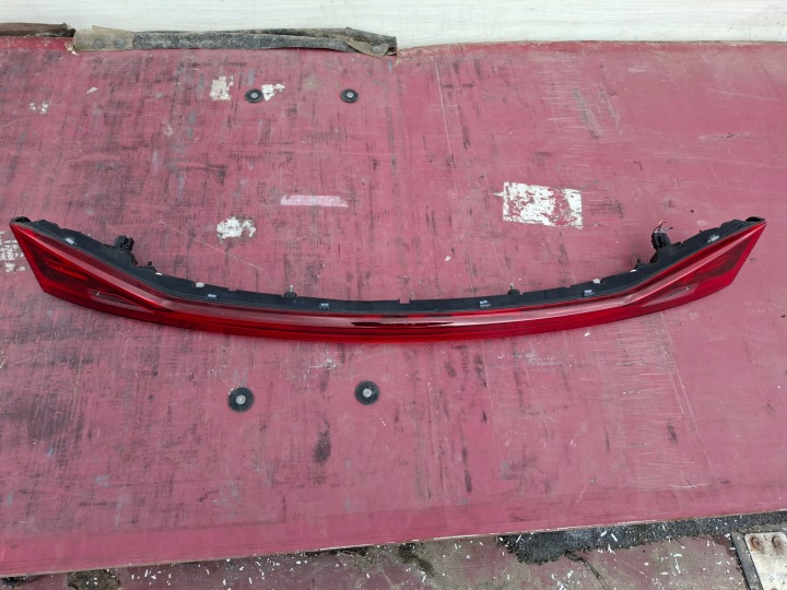 CUPRA FORMENTOR 23r light rear rear part to the bonnet 5FF945307J