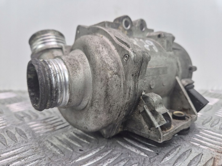 BMW 3 E90 E91 323i N52 Wasserpumpe 7583836