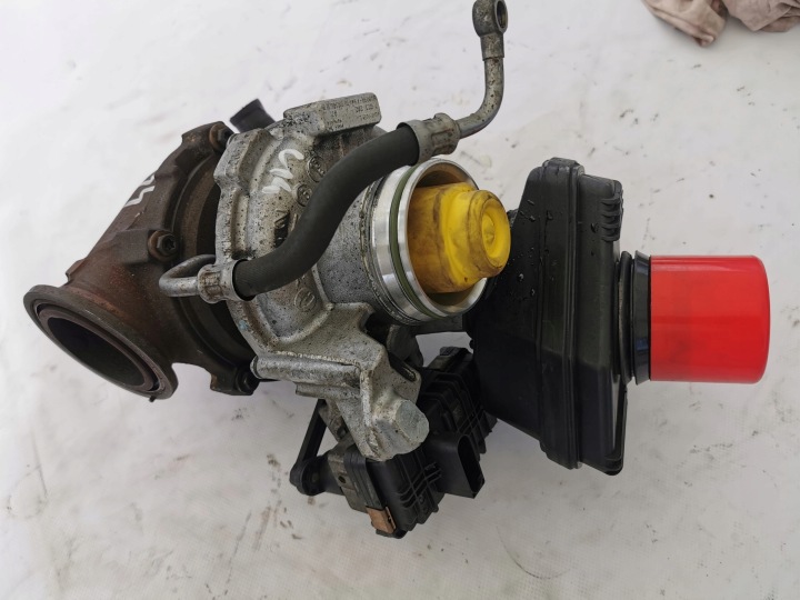 BMW F10 F11 F30 F25 F15 N57 3.0D TURBINA 7823202 T