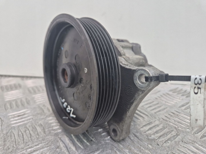 Mercedes C200 CGI C204 Pompe direction assistée M271 A0064667501