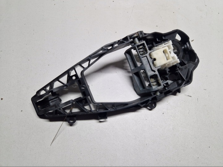 BMW F40 F1H handle exterior door right rear part holder handles 233651