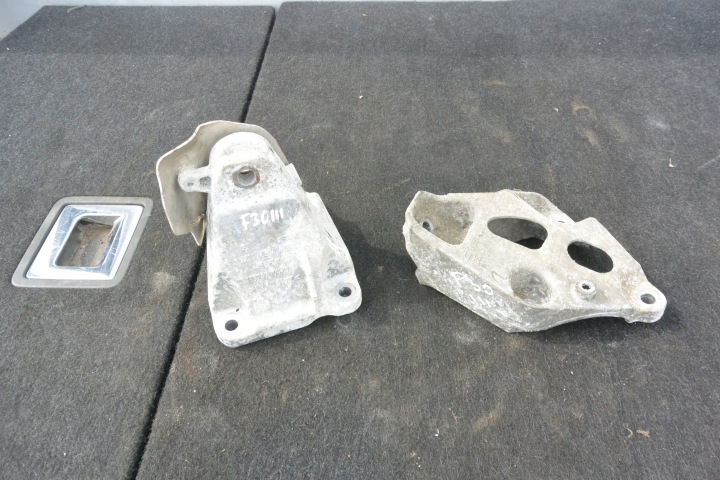 console holder holder of the engine BMW F30 F31 F36 F34 F33 F20 F21 KOMPLET