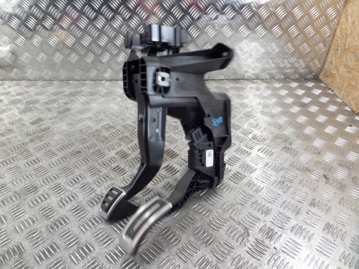 SKODA OCTAVIA III VRS PEDAL brzdy plynu 5Q1721058DN