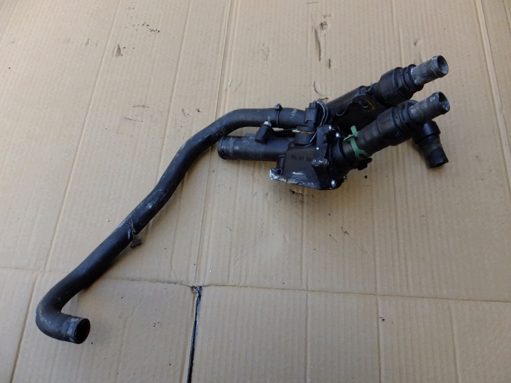thermostat housing renault clio IV 1,5 dci 2017r 110602770R