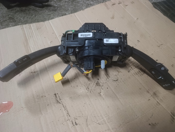 steering wheel levers and controls PAJAK control VOLVO S60 II - 31264162 31264165