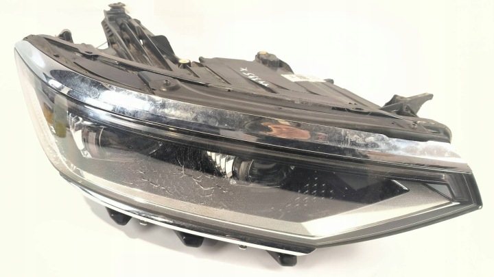 far desna prednji dio 3G1941082P VOLKSWAGEN PASSAT B8 LIFT