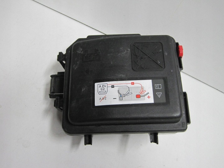 Kasten der Sicherungen komplett PEUGEOT 2008 II 9824510780