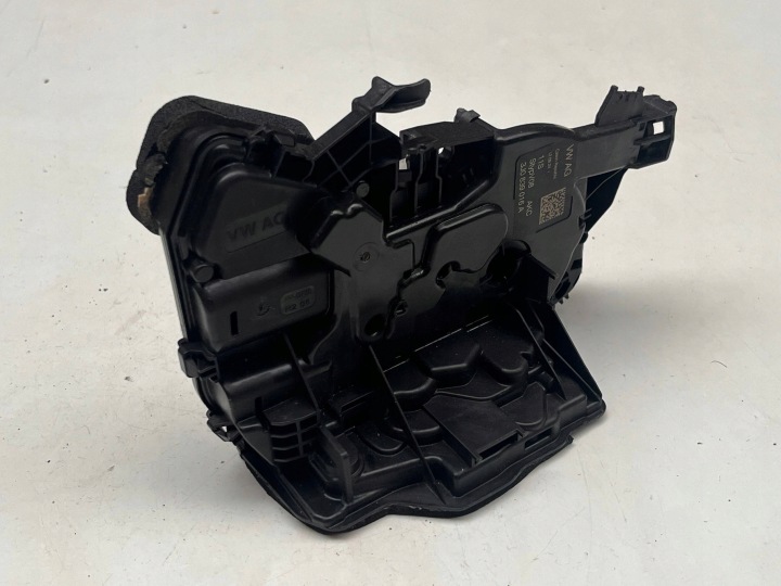 VOLKSWAGEN PASSAT B9 Schloß Tür rechts heck 3J0839016A @M