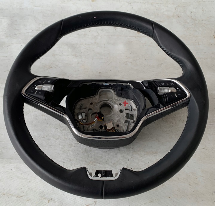 kormány SKODA OCTAVIA IV GRZANA LOPATKI bőr
