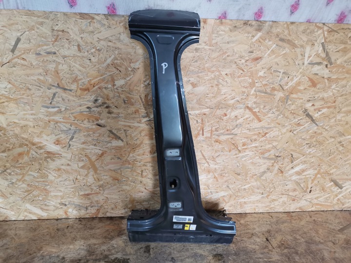 Garniture moulure montant Moyenne Droite CITROEN C4 CACTUS 15
