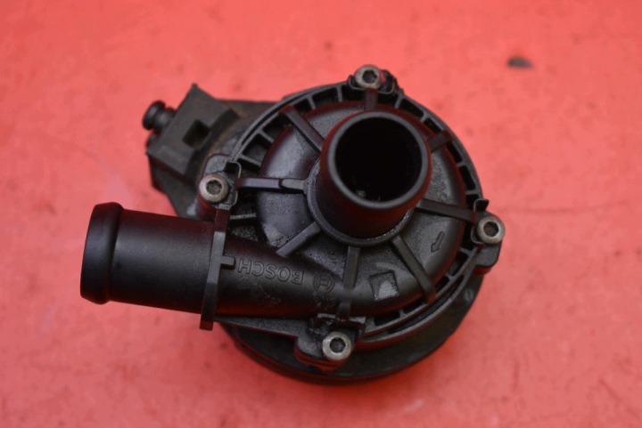 Pompe Pompe Circulation d’eau 2Q0965567A SKODA OCTAVIA 4 IV 2.0 TDI 150 KM 19