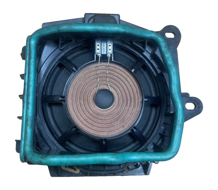 BMW 3 G20 G21 4 G22 2 G42 2018- zvučnik NISKOTONOWY SUBWOOFER lijevi 2622561