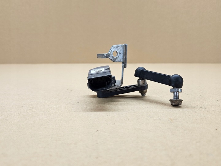 sensor of the level of lights right front VOLVO S90 V60 V90 CC XC60 XC90