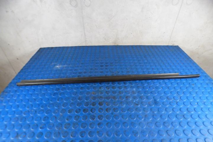moulding parapetowa door left front 2018r TOYOTA YARIS III