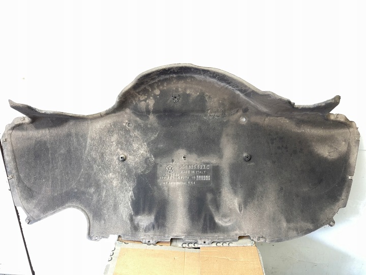 fedél alváz KAROSERII lökhárítónak far VW PASSAT B8 KOMBI 15-19 3G0825523C