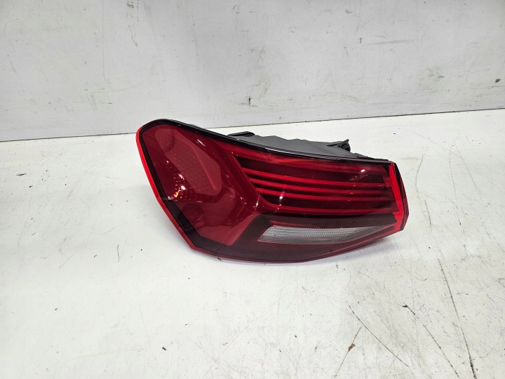 FANALE FARO sinistra posteriore W parafango AUDI A3 8Y SPORTBACK 5-PORTA Portiera 8Y0945069