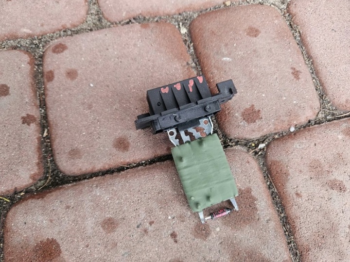 heater fan resistor of the heating nadmuchu EUROPA Opel ADAM 0917108