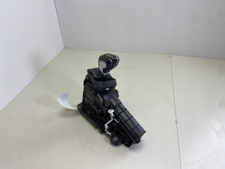 Volvo XC60 2018 Gear shift left / upper 7