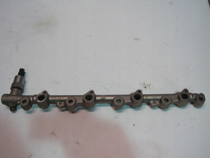 Kraftstoffverteiler Einspritzleiste LEXUS NX300 2,5i hybrid 89458-30020