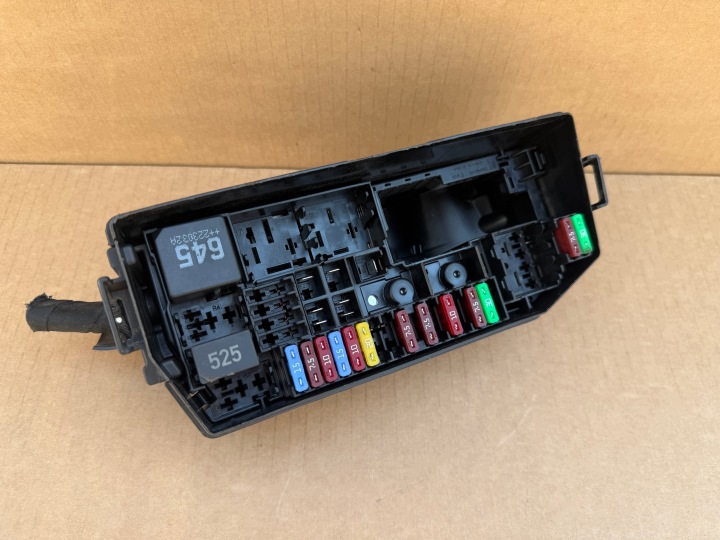 compartment of fuses VW AUDI SKODA 2Q0927165A complete original