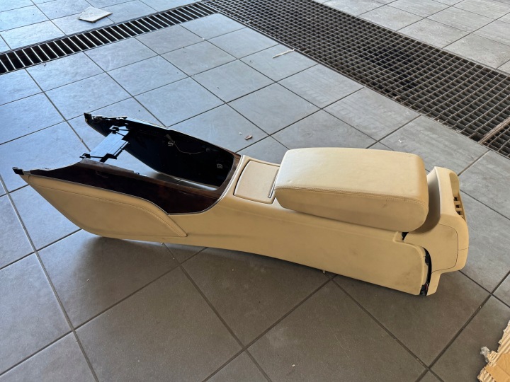 AUDI A6 C7 Lakťová opierka TUNEL stredný EUROPA BÉŽOVY