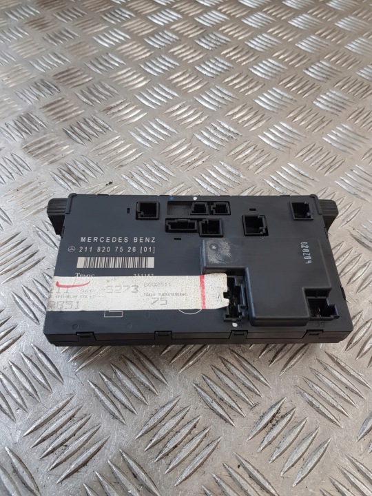 Module Unité de contrôle Portière Gauche Avant 2118207526 MERCEDES E-KLASA W211 02R