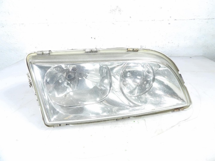 VOLVO V40 et REFLEKTOR Droite 30899683