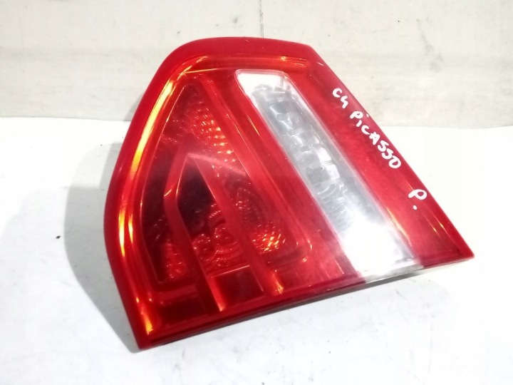 Citroen C4 Picasso and light right rear part rear to the bonnet