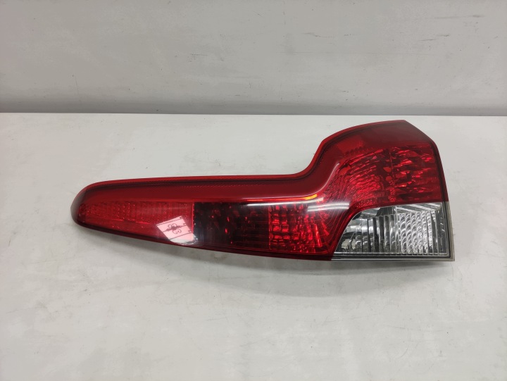 VOLVO V50 LIFT 07-12 KOMBI Feux phare Droit Arrière Original EUROPA