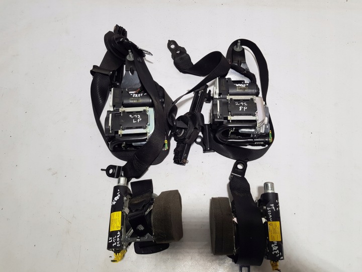 Gurten vorne heck links rechts KOMPLET MERCEDES W212 Sedan LIFT