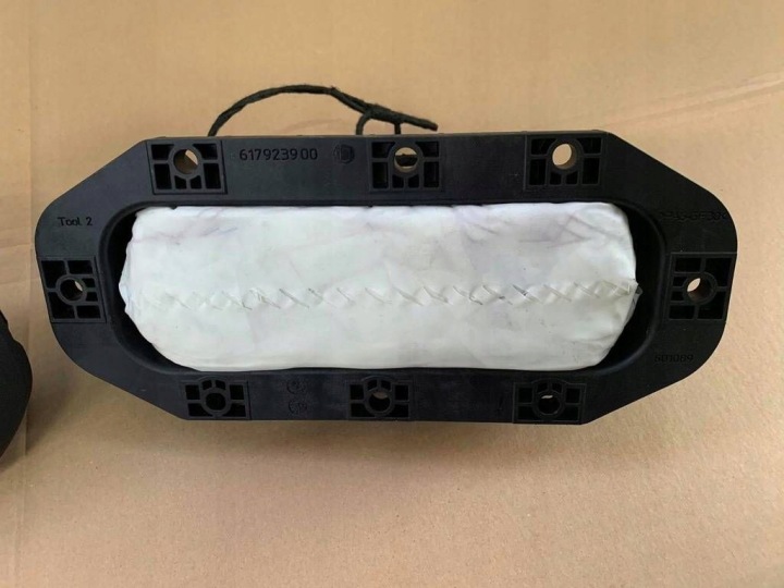 airbag powietrzna of the passenger airbag Land Rover Discovery 5,V Stan B.Dobry